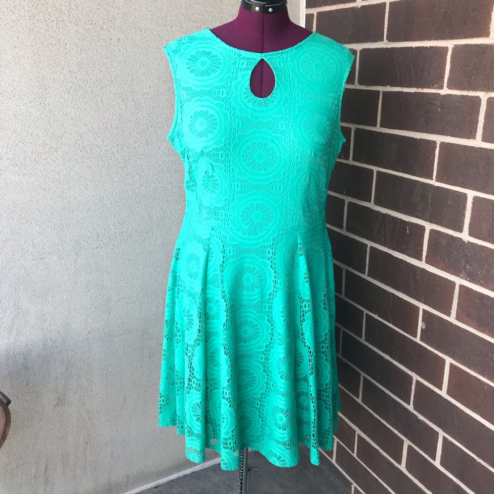 Dana Buchman sleeveless lace keyhole dress Sz 16